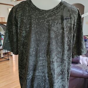 Like new Nike dri fit t shirt size medium